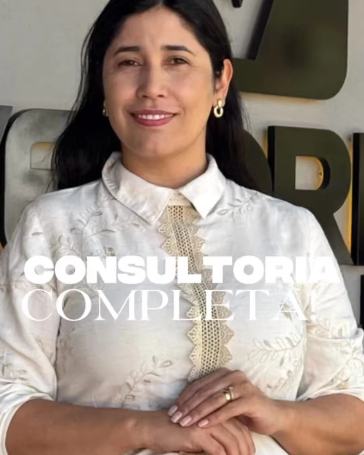 Consultora da Vetorial em vídeo sobre consultoria completa para empresas.